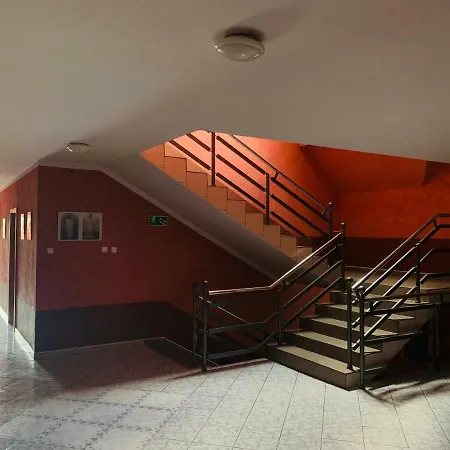 Dom Pielgrzyma Schr Hostel *