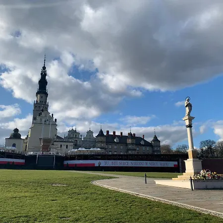 Хостел Dom Pielgrzyma Schr *