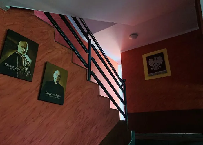 Dom Pielgrzyma Schr Hostel *